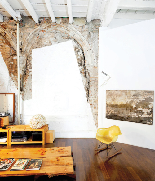 1-tagliabue-house-living-room-concrete-walls