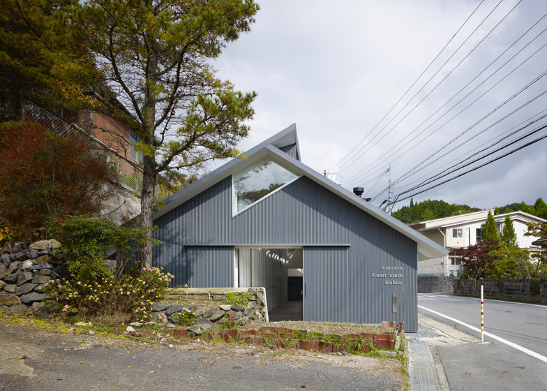 Koyasan-Guest-House-by-Alphaville-Architects_dezeen_784_18