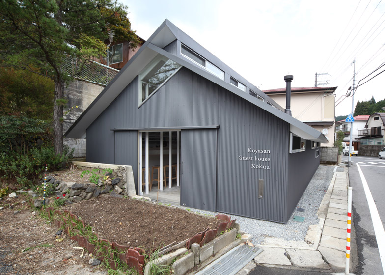Koyasan-Guest-House-by-Alphaville-Architects_dezeen_784_5