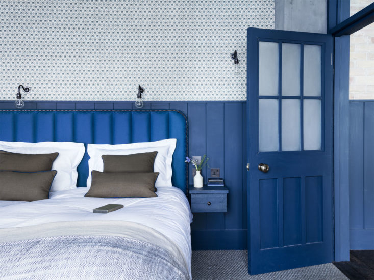Mark-Lewis-Interior-Design-Hoxton-Square-loft-blue-and-white-bedroom-tongue-and-groove-paneling-Rory-Gardener-photo-12-733×550