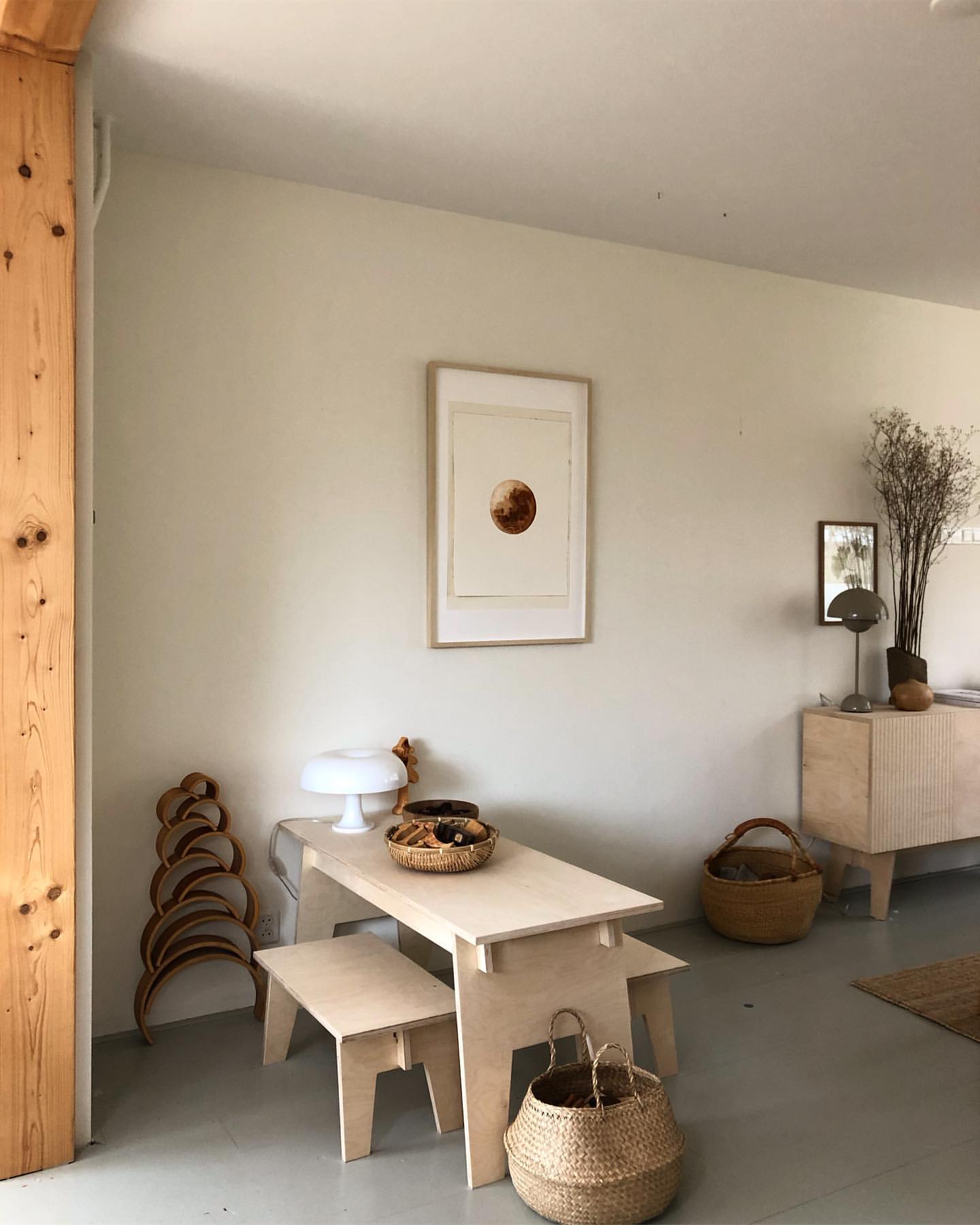 Rincón comedor casa Holanda muebles de madera