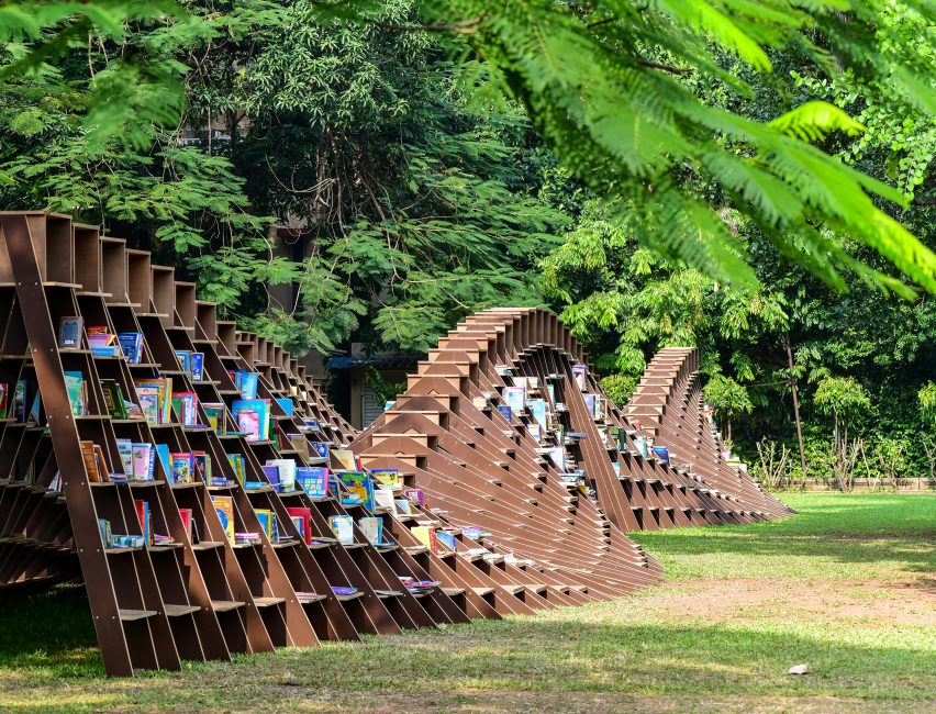 bookworm-nudes-architecture-pavilions-mumbai-india_dezeen_1704_ss_10-852×650-1